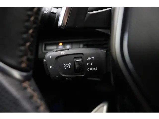 Peugeot 5008 1.2 Hybrid GT 2024 Benzine 31