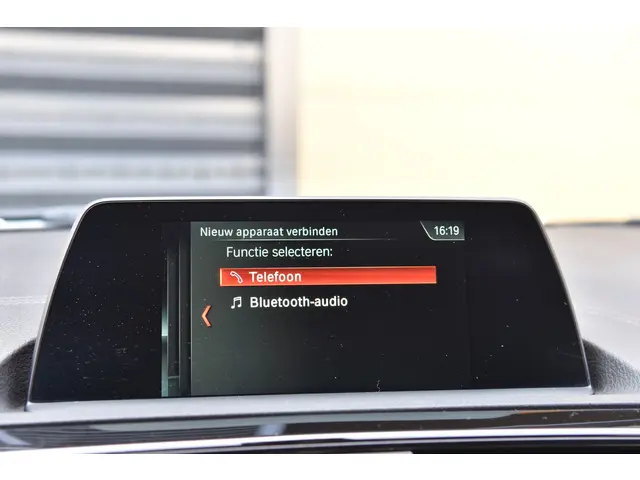 BMW 1 Serie 118i Executive 2018 Benzine 18