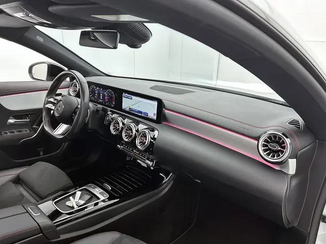 Mercedes-Benz CLA 180 AMG Line 2023 Hybride Benzine 7