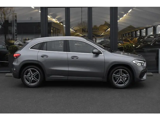 Mercedes-Benz GLA 200 AMG Line 2020 Benzine 6