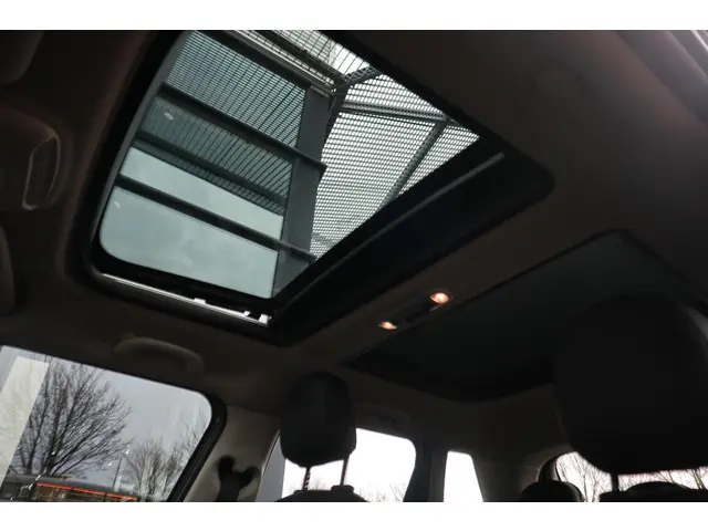 MINI 5-Deurs Cooper 2021 Benzine 13