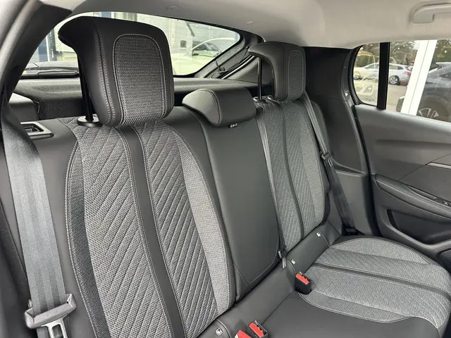 Peugeot 208 1.2 Turbo 100 PK Allure 2025 Benzine 37