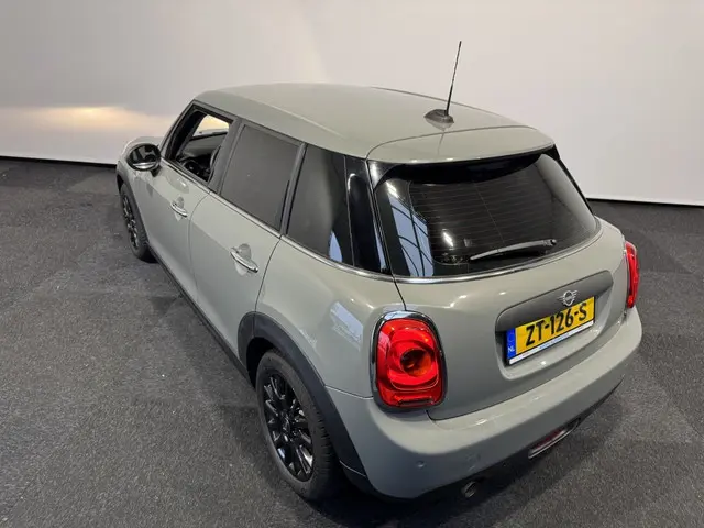 MINI One ONE 100 pk euro 6 5 deurs 2019 Benzine 13