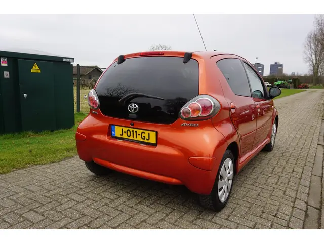Toyota Aygo 1.0 VVT-i Dynamic Orange LED 2012 Benzine 5