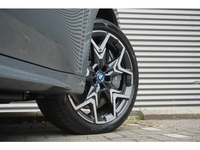 BMW iX2 eDrive20 2025 Elektrisch 21