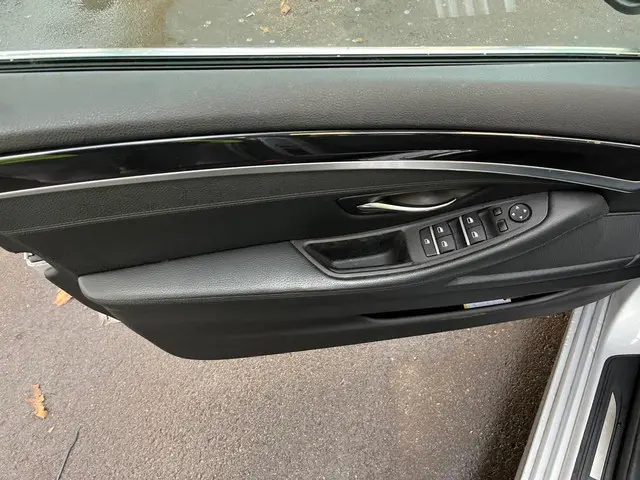 BMW 5 Serie 520i // NL PRIJS 14499 // Nieuwe APK 2013 Benzine 16