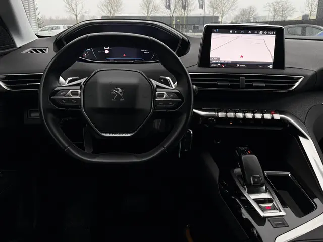 Peugeot 3008 1.2 PureTech Allure 2017 Benzine 2