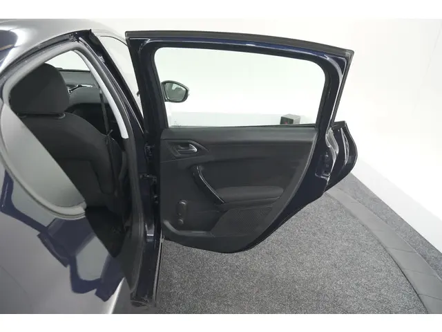 Peugeot 208 PureTech 82 Signature 2019 Benzine 61