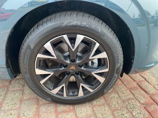 CUPRA Terramar 1.5 TSI e-Hybrid 2025 Hybride Benzine 12