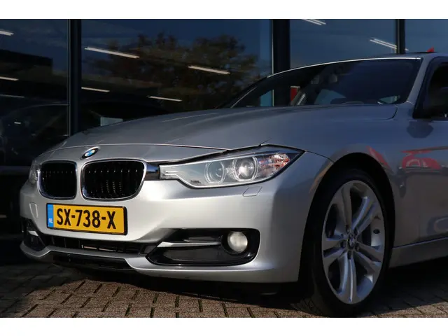 BMW 3 Serie 335i High Executive 2012 Benzine 33