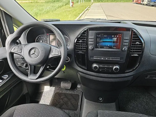 Mercedes-Benz Vito 116 CDI TOURER 2023 Diesel 8