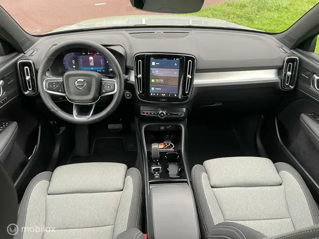 Volvo XC40 automaat Plus dark 2024 Benzine 9