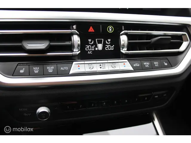 BMW 3 Serie Touring 318i 2.0 Sportstoelen 2021 Benzine 22
