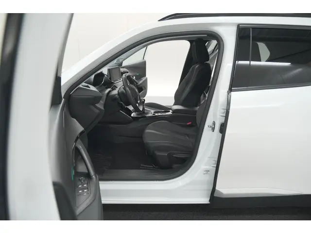 Peugeot 2008 PureTech 102 Allure Pack 2023 Benzine 23