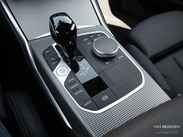 BMW 2 Serie Coupé 220i M-Sport 2022 Benzine 32