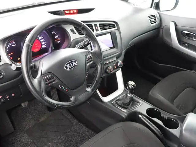 Kia cee'd 1.6 GDI ComfortLine 2016 Benzine 9