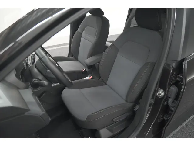 Dacia Jogger TCe 110 Extreme 2025 Benzine 31