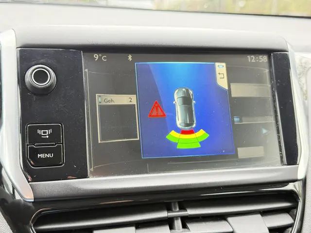 Peugeot 208 1.2 VTi Allure 2014 Benzine 12