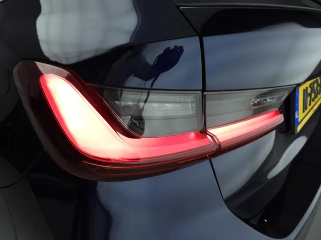 BMW 3 Serie Touring 330e 2022 Hybride Benzine 44