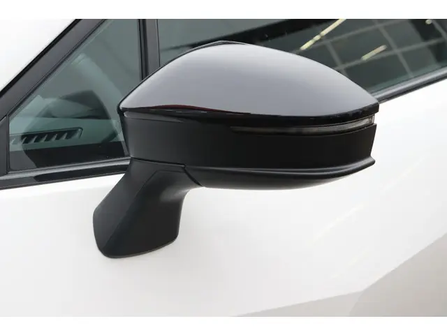 Toyota C-HR 1.8 Hybrid 140 Dynamic 2026 Hybride Benzine 12