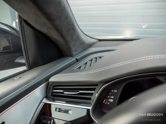 Audi Q8 55 TFSI e quattro S-Line 2021 Hybride Benzine 35
