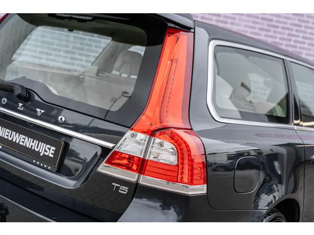 Volvo V70 2.0 T4 Inscription Edition 2015 Benzine 16