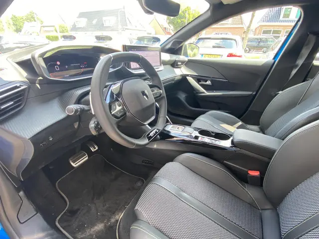 Peugeot 208 1.2 Hybrid 145 e-DCS6 GT 2024 Hybride Benzine 6