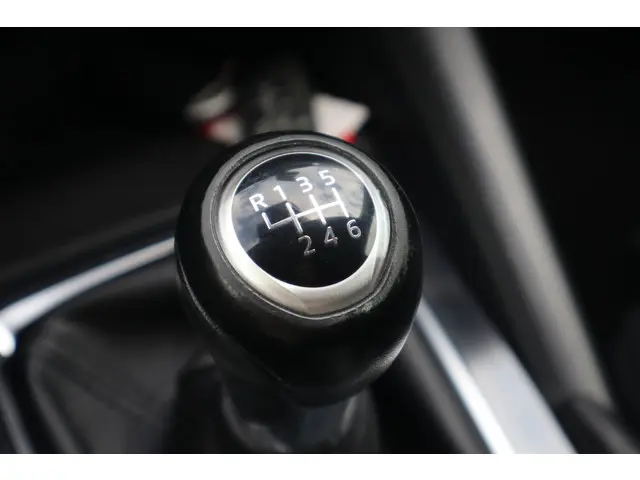 Mazda 6 Sportbreak 2.0 SkyActiv-G 145 TS 2015 Benzine 27