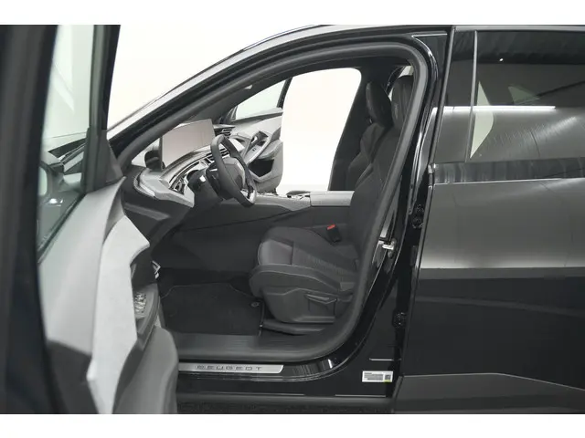 Peugeot 3008 Hybrid 145 e-DCS6 GT 2025 Hybride Benzine 31