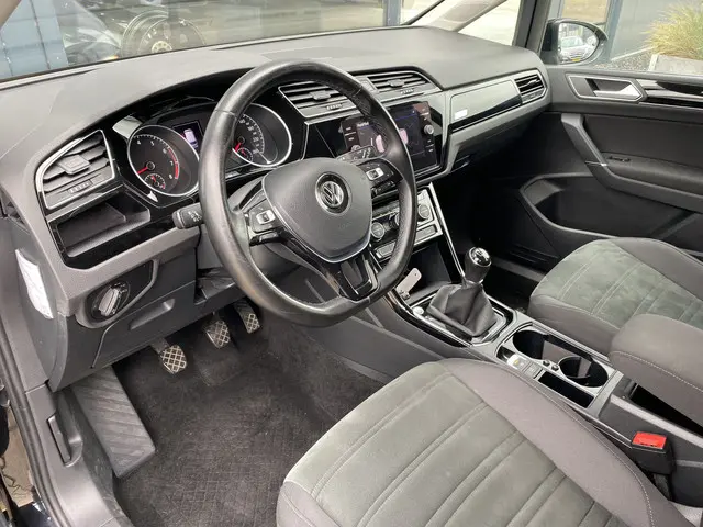 Volkswagen Touran 1.2 TSI Highline 7p 2018 Benzine 12