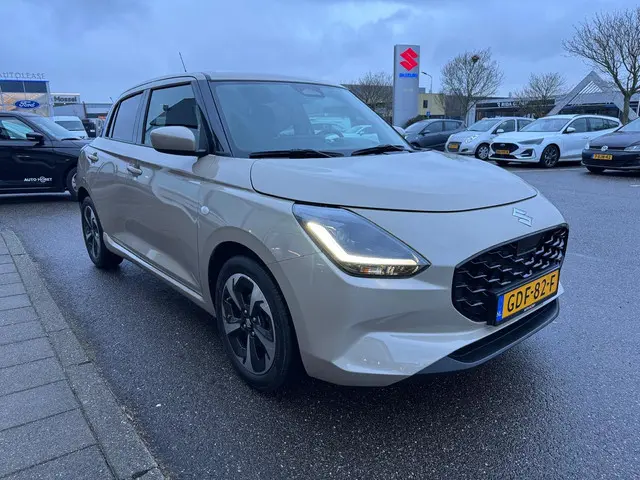 Suzuki Swift 1.2 Select Smart Hybrid 2024 Benzine 4