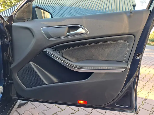 Mercedes-Benz GLA 180 Activity Edition 2017 Benzine 21