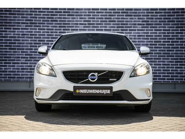 Volvo V40 1.6 T3 R-Design 2015 Benzine 9