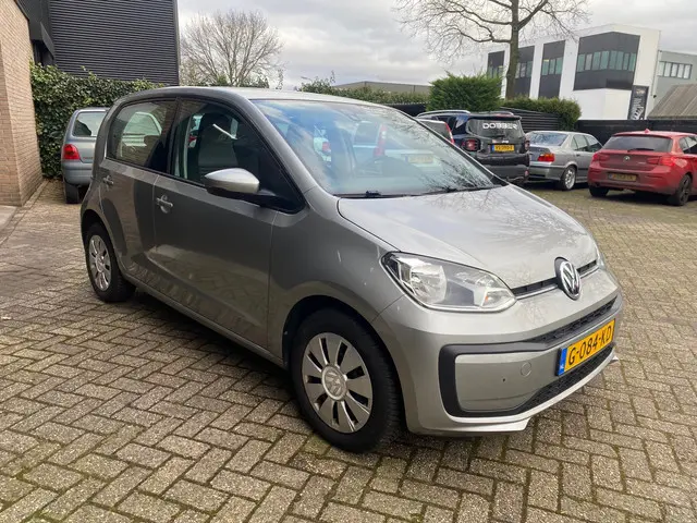 Volkswagen up! 3