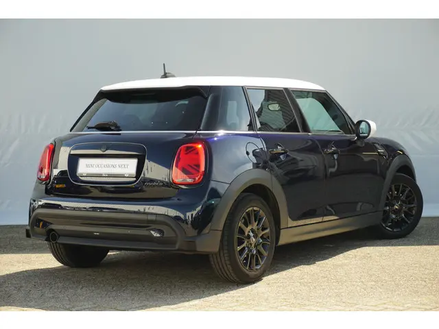 MINI 5-Deurs Cooper Camden Edition 2023 Benzine 2
