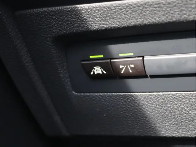 BMW 2 Serie Cabrio 220i High Executive 2021 Benzine 30