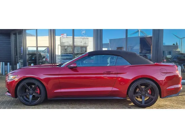 Ford Mustang Convertible 2.3 EcoBoost 2015 Benzine 6