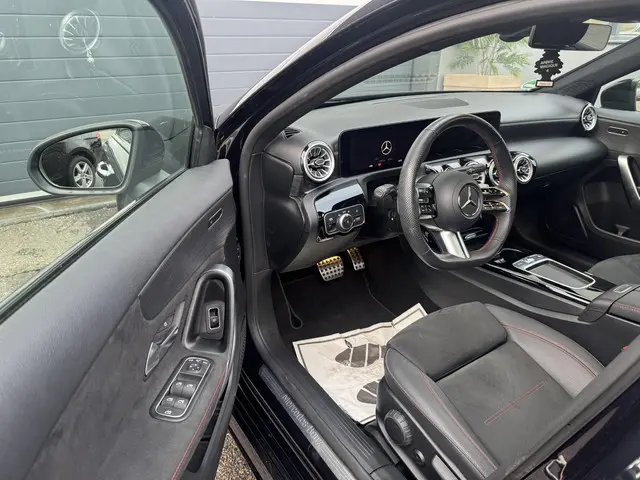 Mercedes-Benz A-Klasse 200 AMG Line 2024 Benzine 18