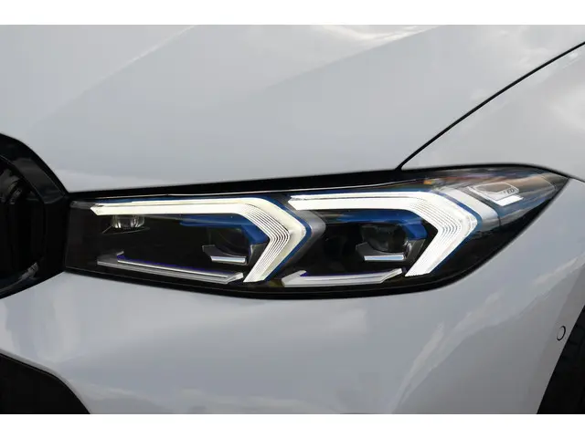 BMW 3 Serie Touring 330e M-Sport 2023 Hybride Benzine 29