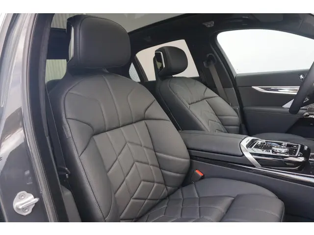 BMW 7 Serie 750e xDrive 2025 Hybride Benzine 7