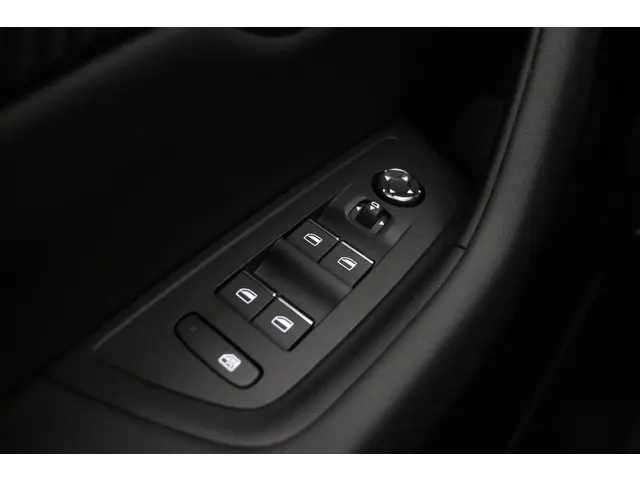 Peugeot 508 1.6 HYbrid 180 Allure 2025 Hybride Benzine 23