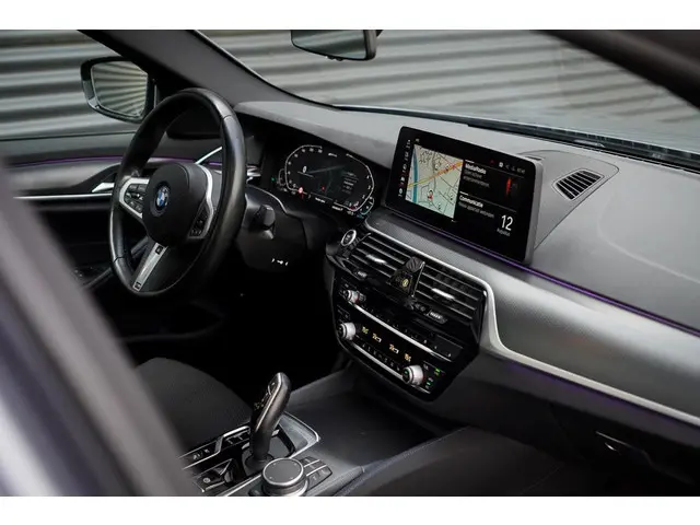 BMW 5 Serie 530e High Executive 2022 Hybride Benzine 35