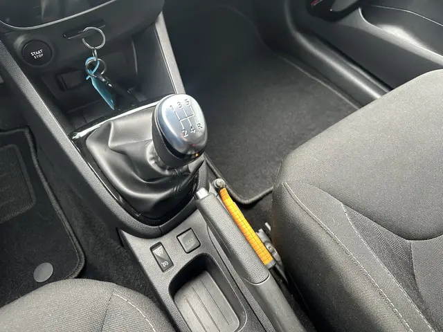 Renault Clio 0.9 TCe Limited | Trekhaak | Navi 2018 Benzine 22