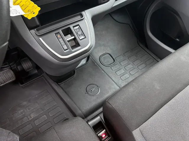 Opel Vivaro-e Combi L3H1 75 kWh 2022 Elektrisch 23