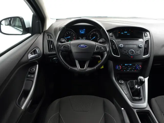 Ford Focus Wagon 1.0 Titanium Edition- 2015 Benzine 6