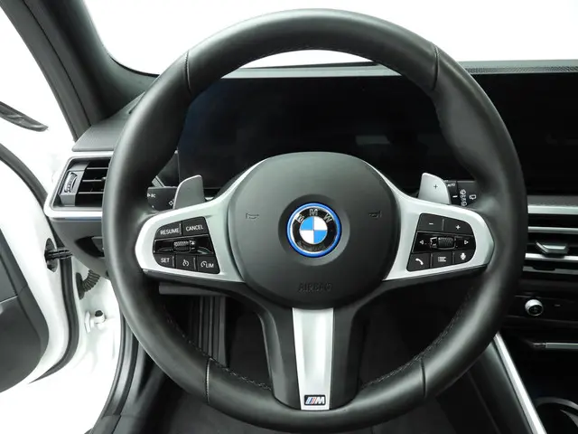 BMW 3 Serie Touring 330e 2024 Hybride Benzine 12