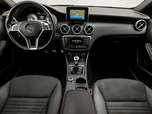 Mercedes-Benz A-Klasse 180 AMG Sport 2015 Benzine 6