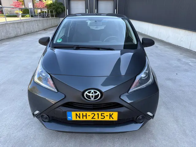 Toyota Aygo 1.0 VVT-I X-NOW 2017 Benzine 2