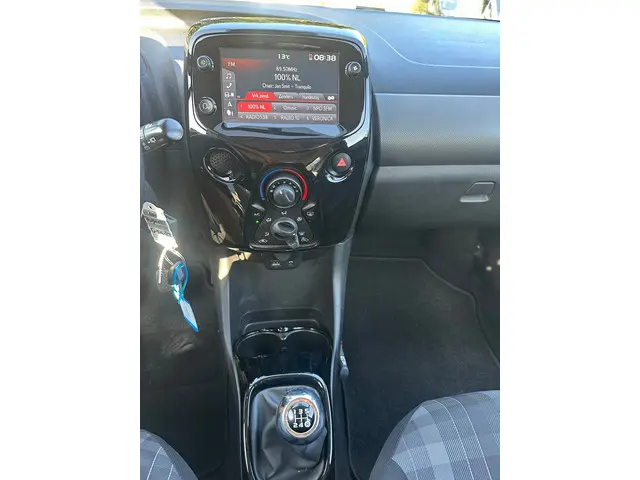 Peugeot 108 1.0 e-VTi Allure 5 deurs , airco 2019 Benzine 10