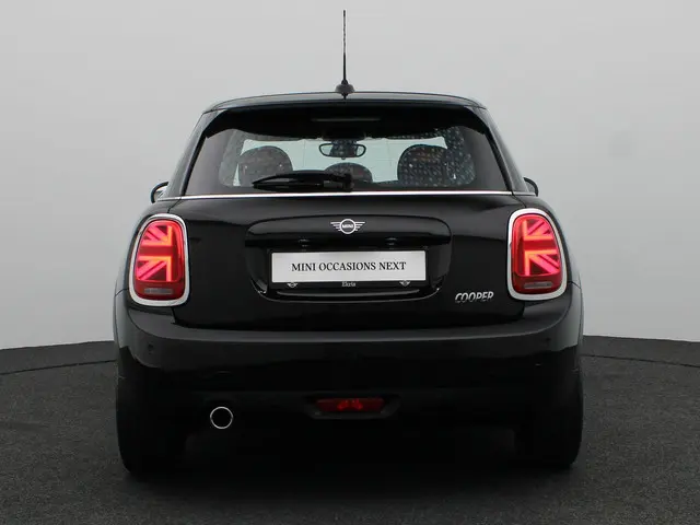 MINI 5-Deurs Cooper 2019 Benzine 5